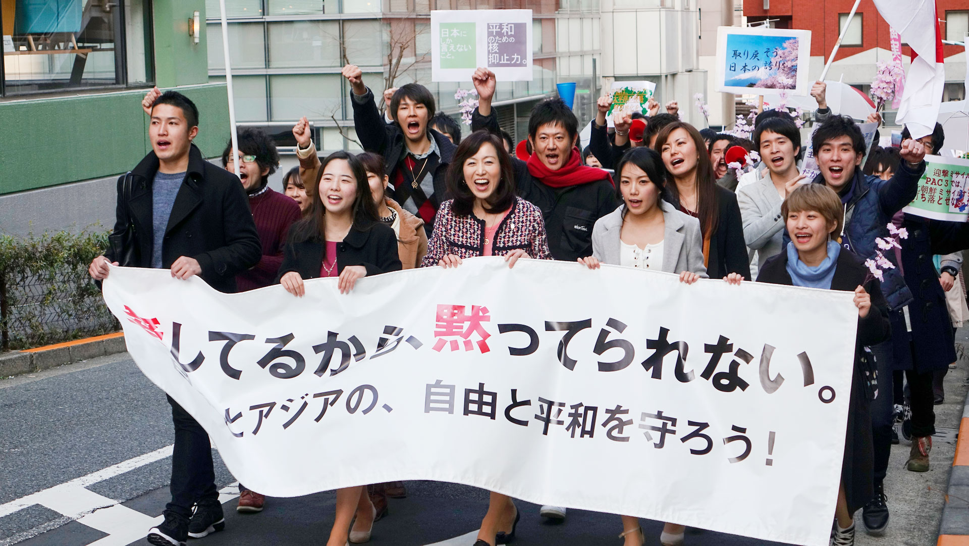 2月28日。若者1,200名が、渋谷に集まりデモを開催！