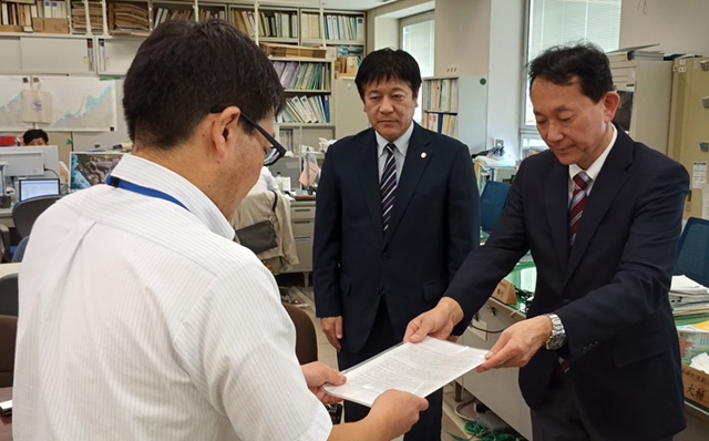 幸福実現党-新潟県本部が県知事宛てに「新潟港・柏崎港における『特定利用港湾』の指定に向けた対応を求める要望書」を提出ogp_640_